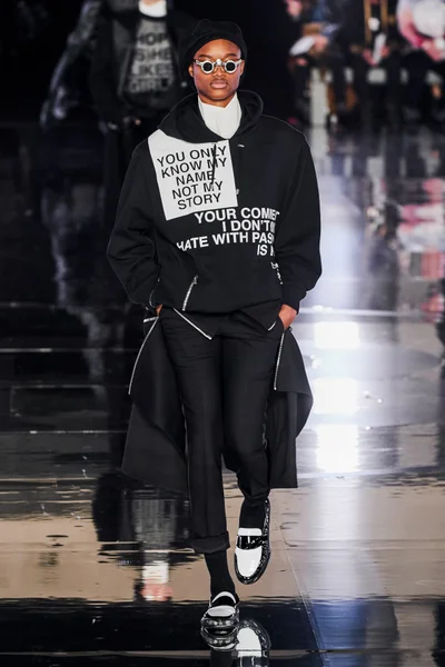 Look 94